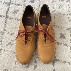 Teva De La Vina Oxford Size 10